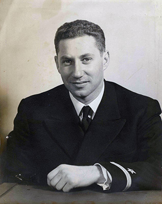 Budd Schulberg Navy uniform©Schulberg Productions